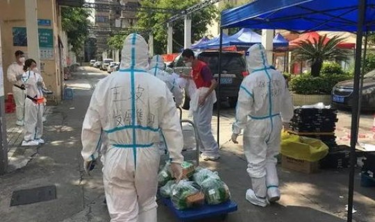 广州一村13人感染 广州8天累计感染者破万 广州一村13人感染 广州8天累计感染者破万