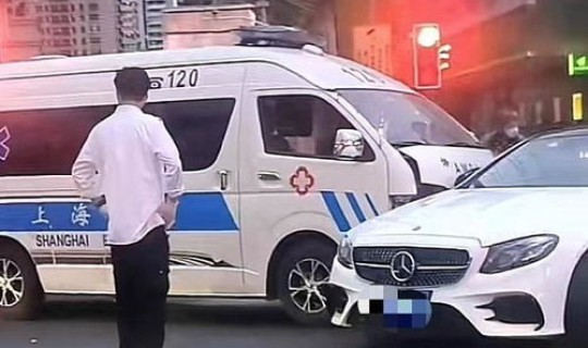 青岛长途救护车转运？青岛一救护车发生交通事故