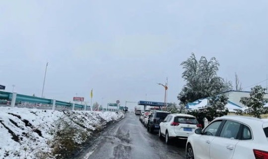 新疆伊犁游客滞留(新疆伊犁现疫情游客暂不能离开) 新疆伊犁游客滞留(新疆伊犁现疫情游客暂不能离开)