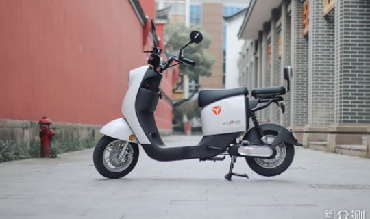 雅迪电动车冠能dm6价格？90冠能版值得购买吗