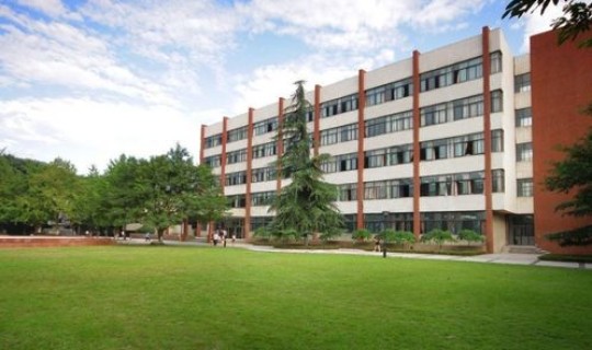 东北师范大学人文学院改名了吗？？三本的师范类院校有哪些